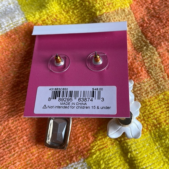 Betsey Johnson Mix-matched Bee Floral Drop Earrings / NWT - Picture 3 of 4